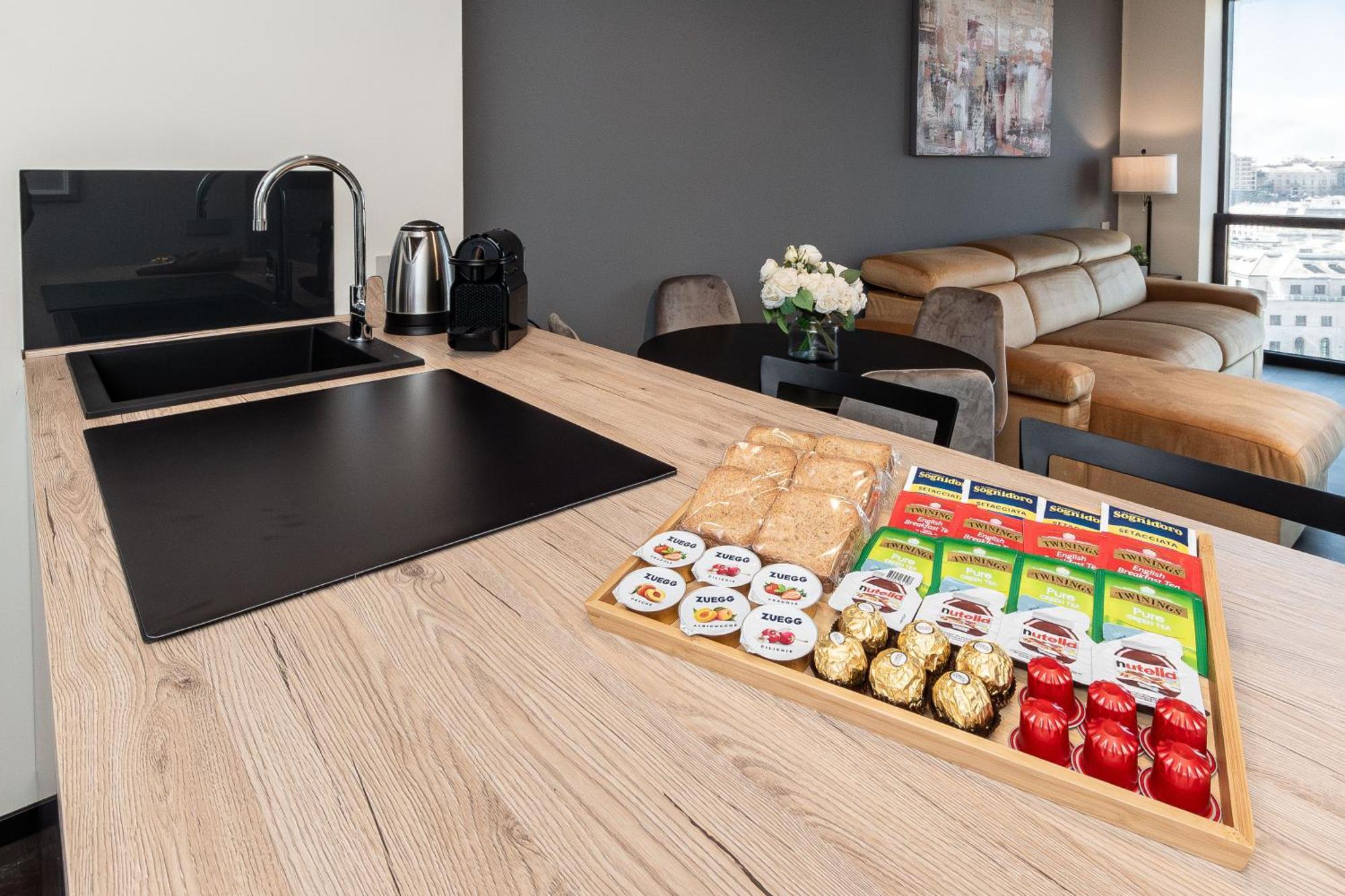 Free Parking In Luxury Suite With City View - Steps To Brignole Train Station Génova Exterior foto